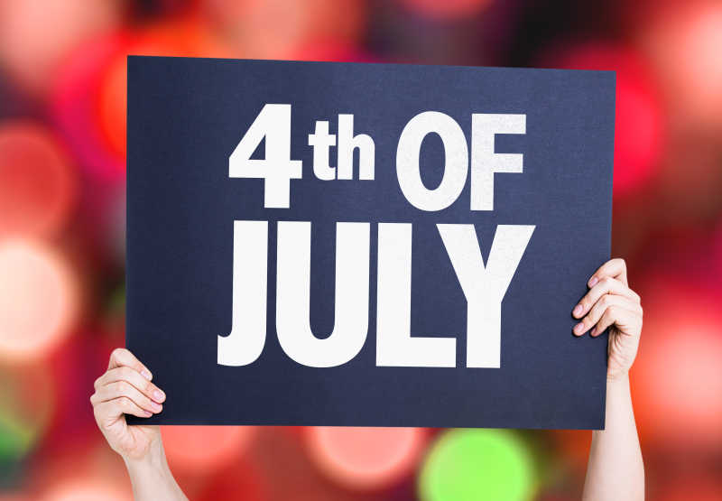 七月四日的指示牌