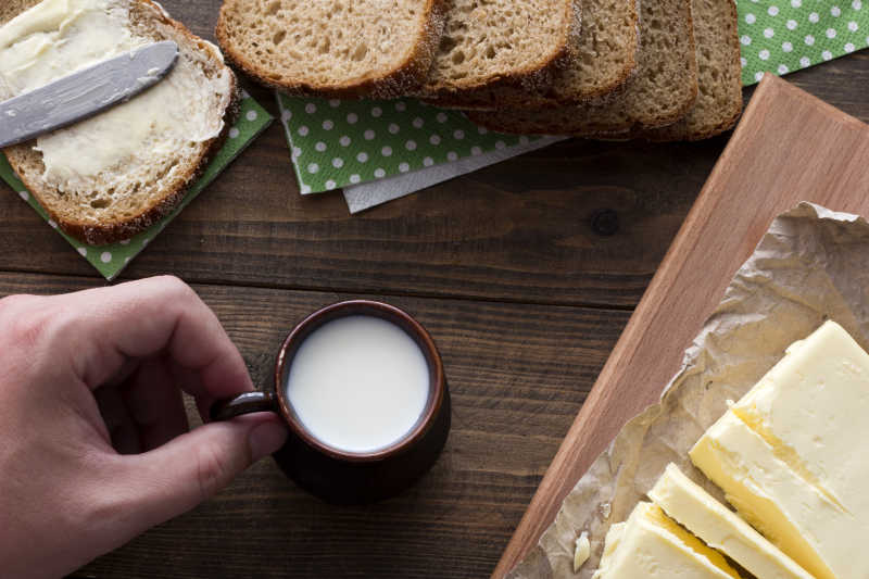 黄油三明治早餐