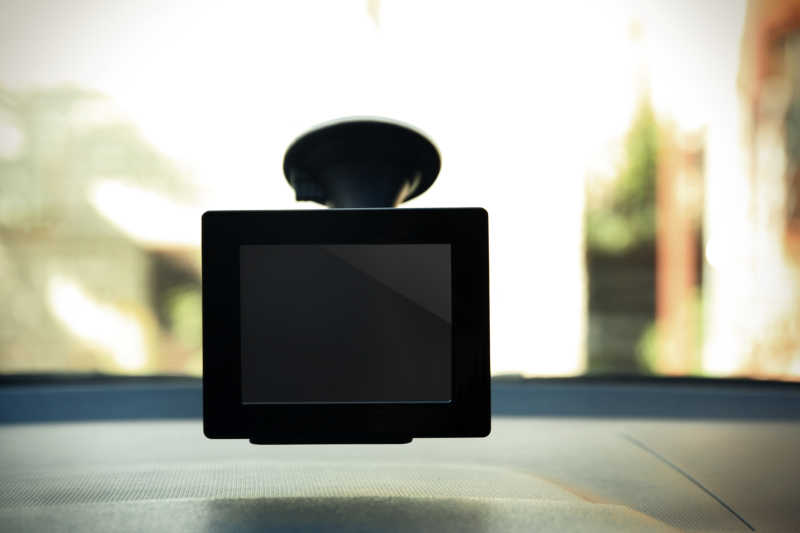 车窗内的车载录像机