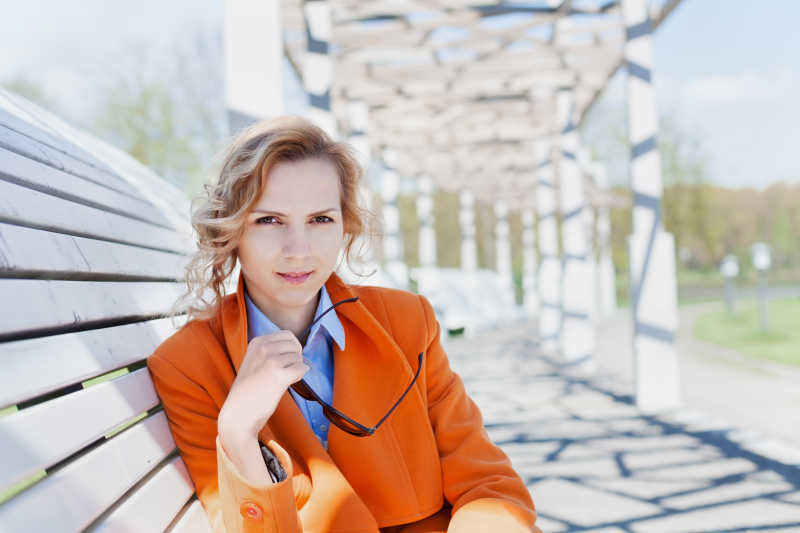 休闲时刻的女性商人