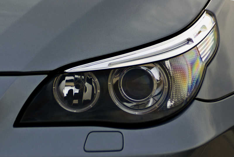 银色车汽车前照灯