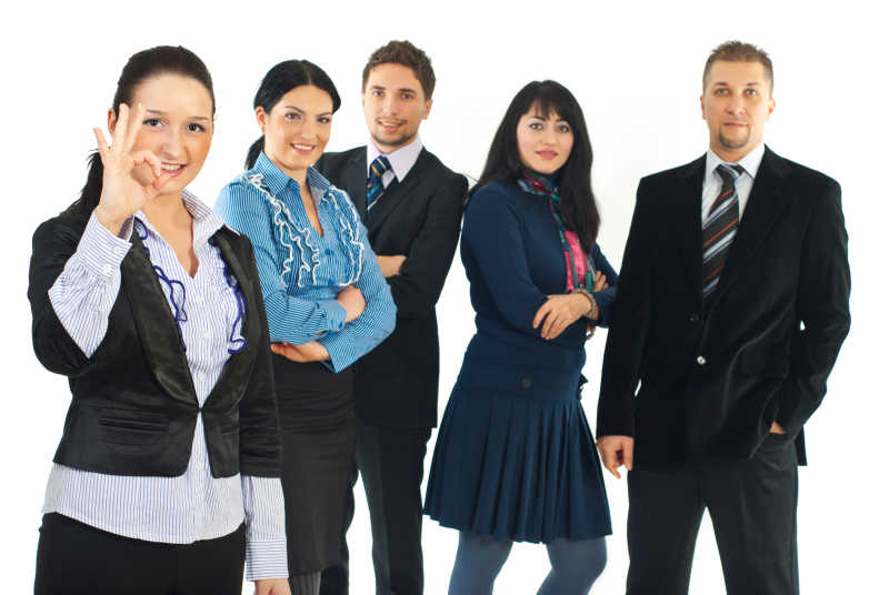 开朗自信年轻的商人显示好的标志