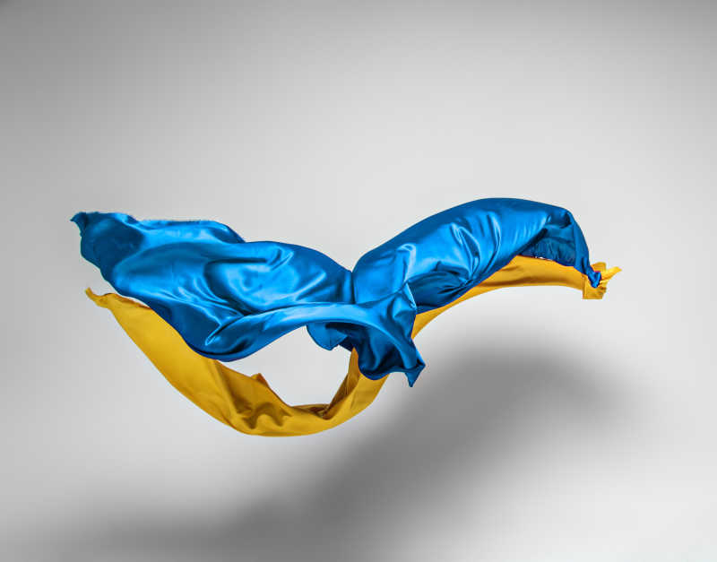 光滑细腻的丝带在空间中飘扬着