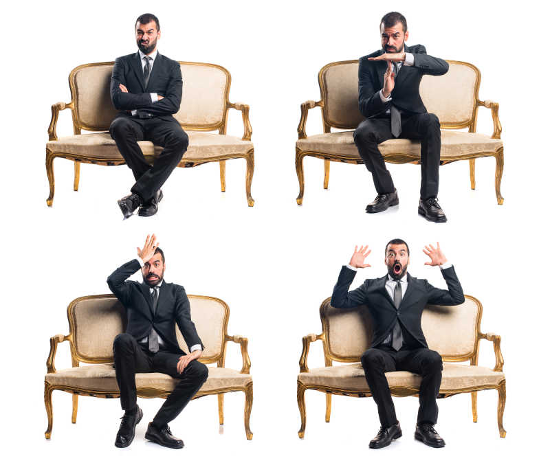 在扶手椅上的男人做出各种表情
