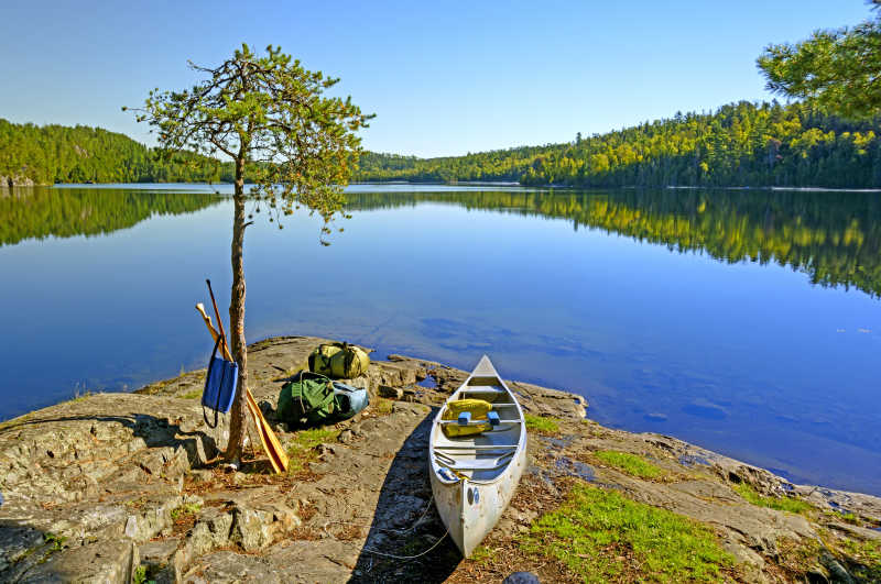 ottertrack湖在边界水域独木舟