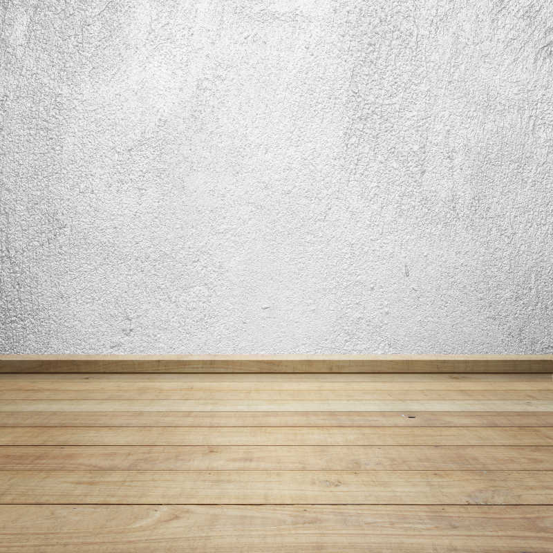 木地板和粉刷的墙壁