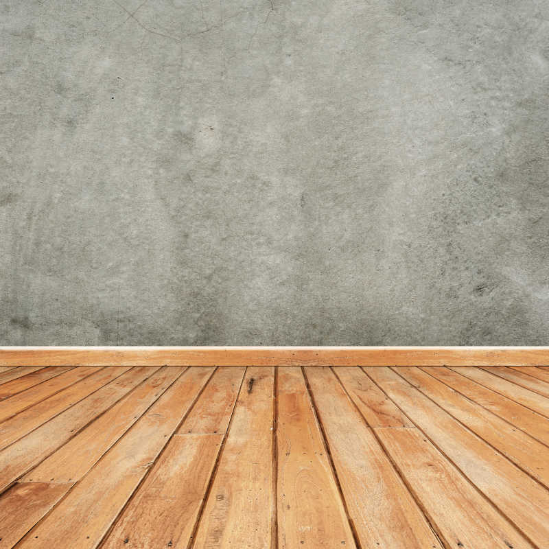 木地板和混泥土墙相连接