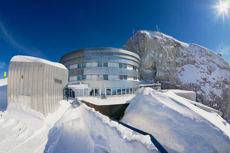 皮拉图斯山顶上的露台