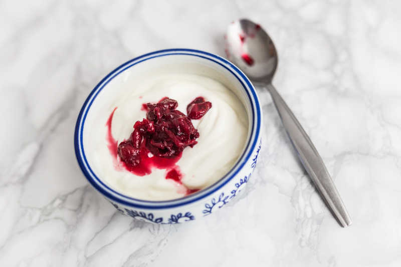 新鲜的有机酸奶