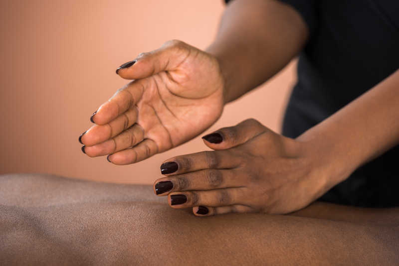 African Wood massage. Receive back