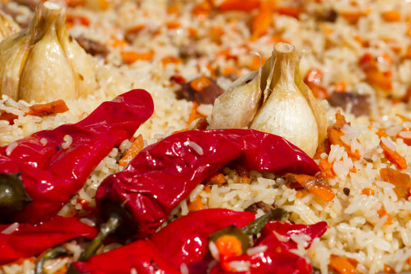 炒饭里的辣椒和大蒜