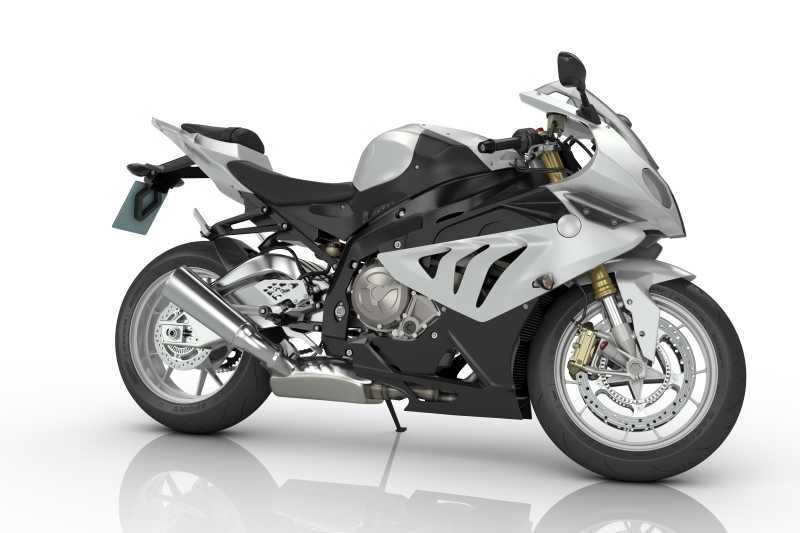 白色背景下的银色运动摩托车