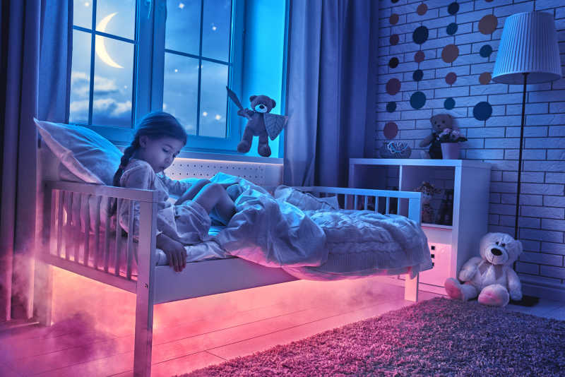 小女孩的恐怖梦靥概念