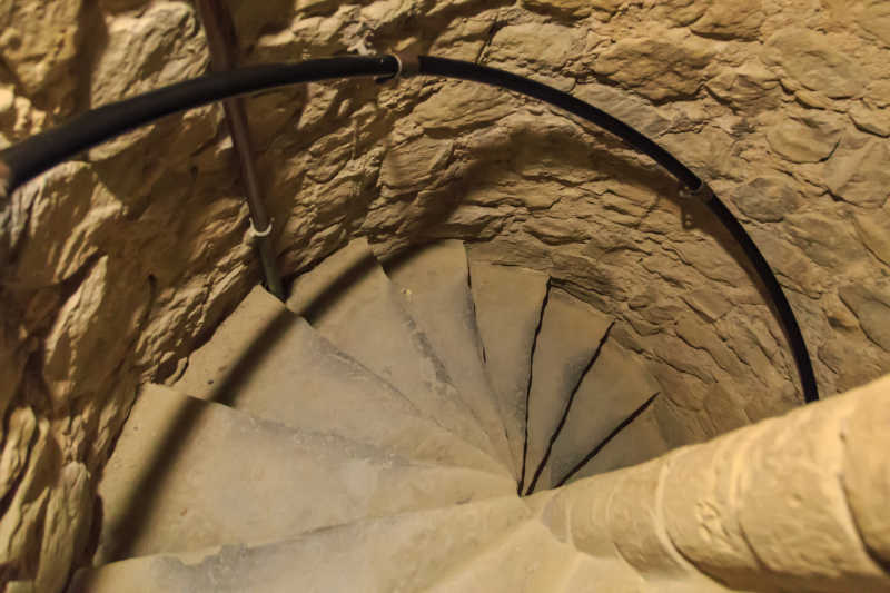 螺旋形状的楼梯