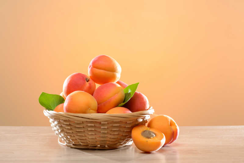 篮子里的水果杏