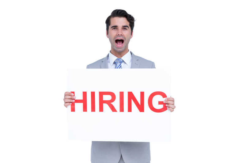 快乐商人拿着招聘招牌