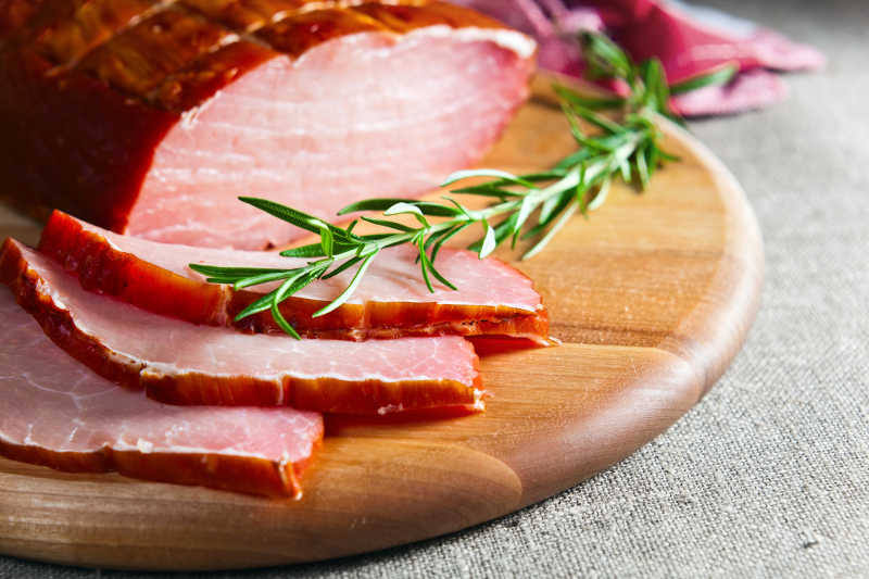 砧板上的切片肉