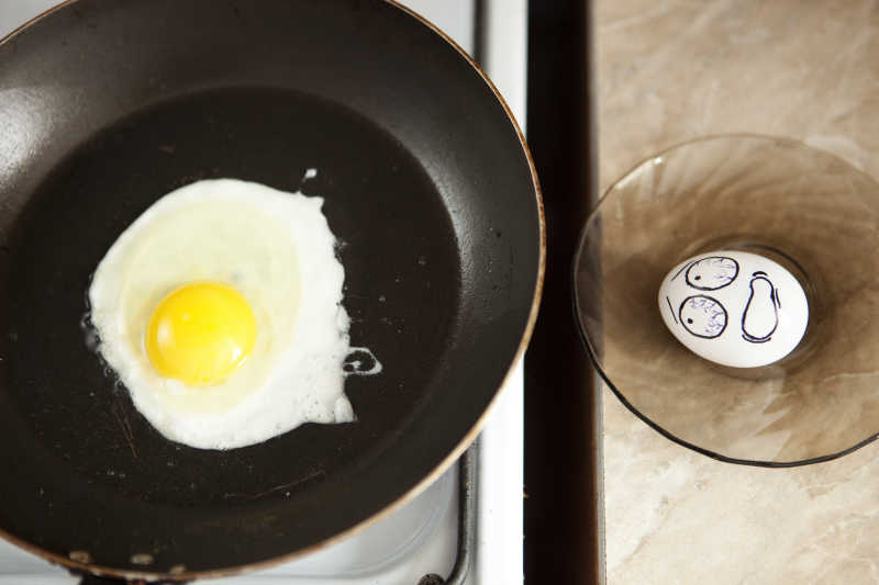 看到锅子害怕的鸡蛋