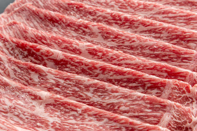切片整齐的雪花牛肉