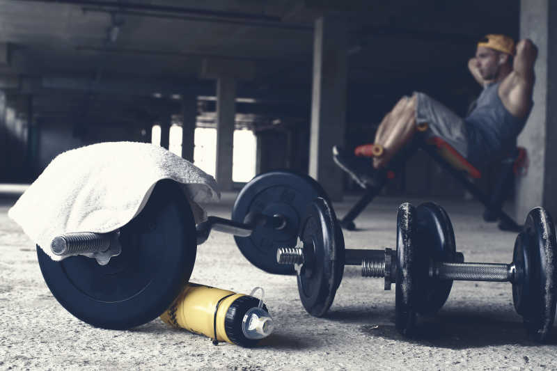 在做运动的男人