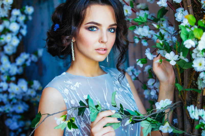 穿着漂亮礼服的新娘