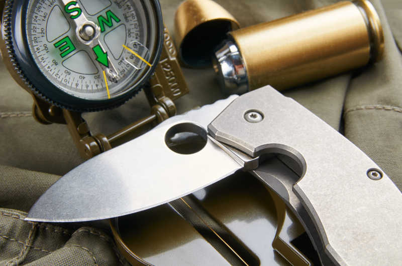 匕首指南针和子弹