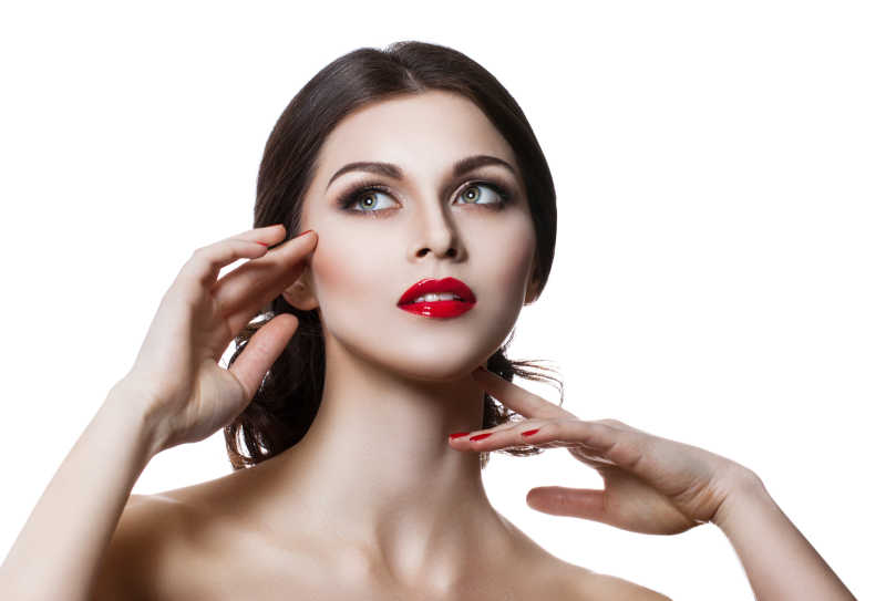 漂亮的化着红唇妆容的年轻女人