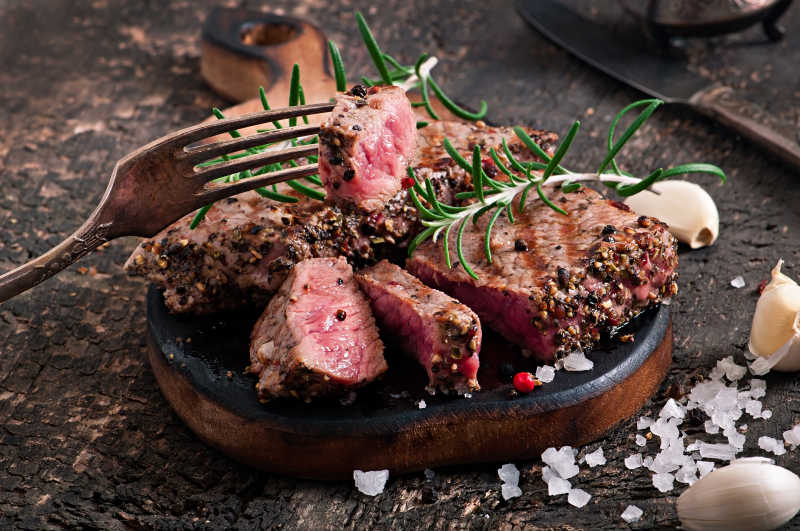 肉质鲜嫩的煎牛排