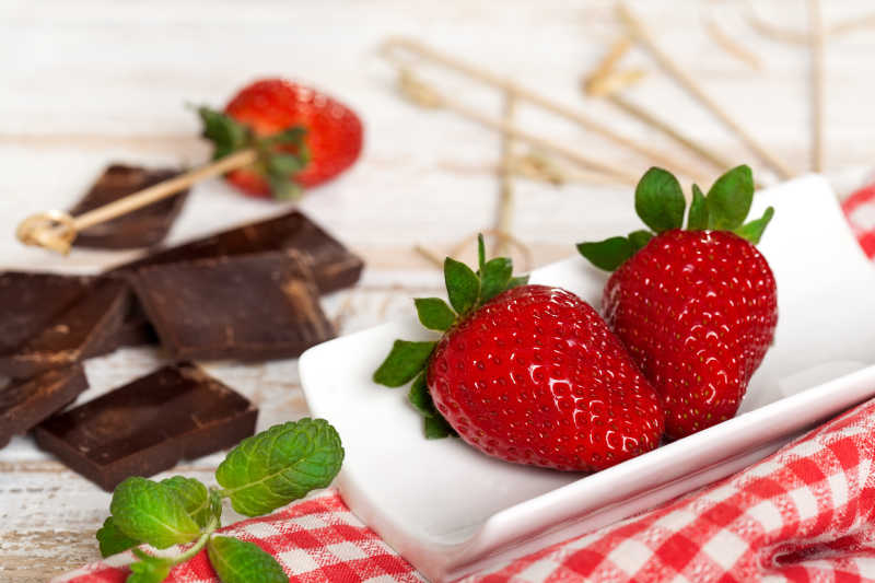 新鲜草莓与巧克力