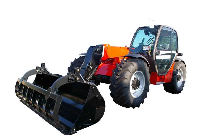 白色背景下的农用拖拉机特写