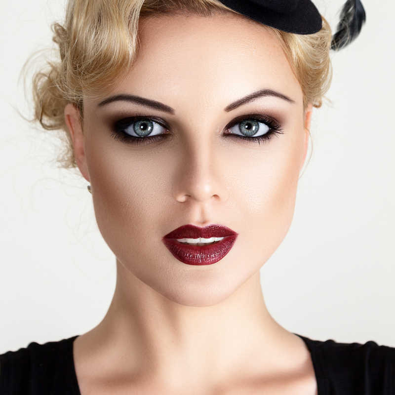 复古妆容的美女肖像