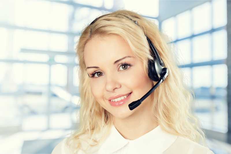 呼叫中心年轻客服