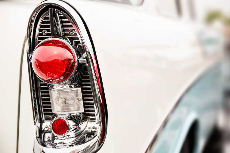 汽车红色的尾灯