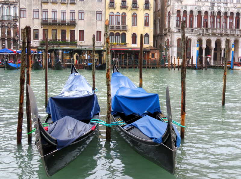 威尼斯小艇蓝色图片