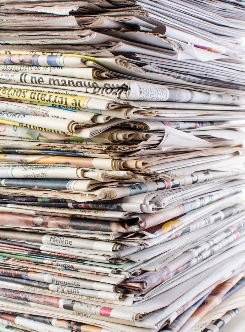 一大摞报纸