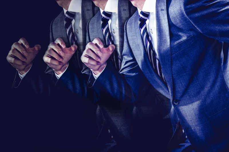 做奔跑动作的商务男士