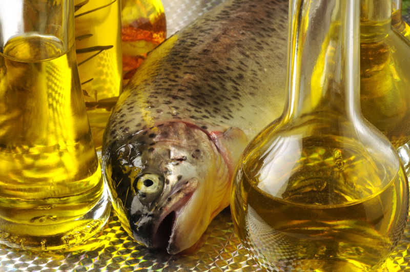 橄榄油和鳟鱼