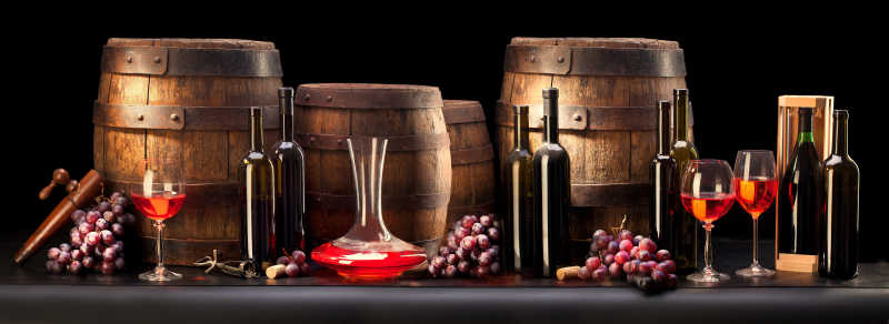 餐桌上的美味葡萄酒