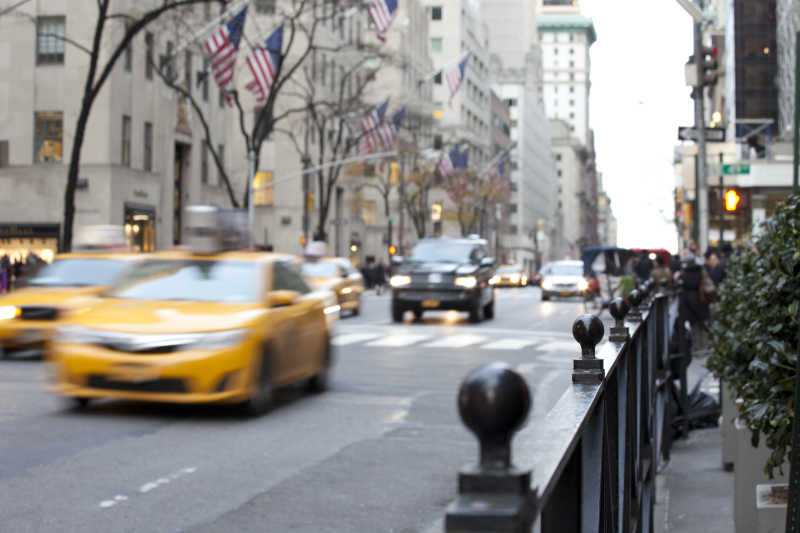 飞驰的纽约出租车