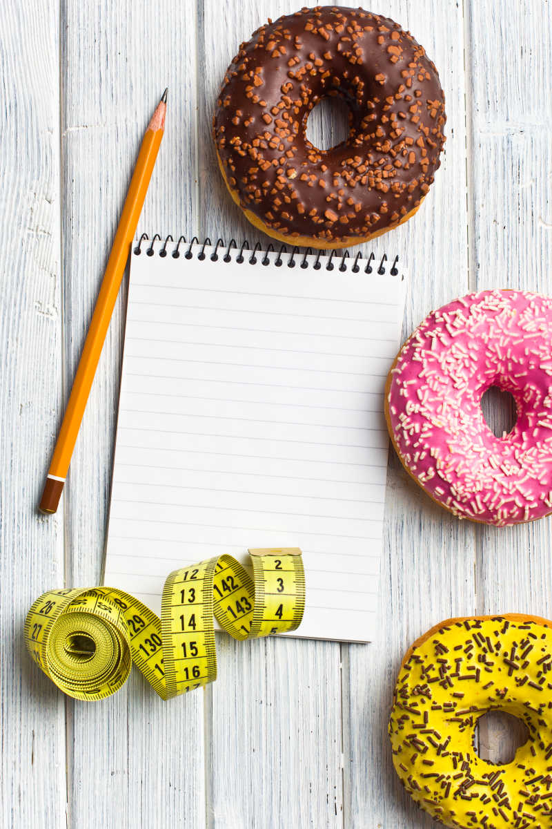 节食概念与甜甜圈