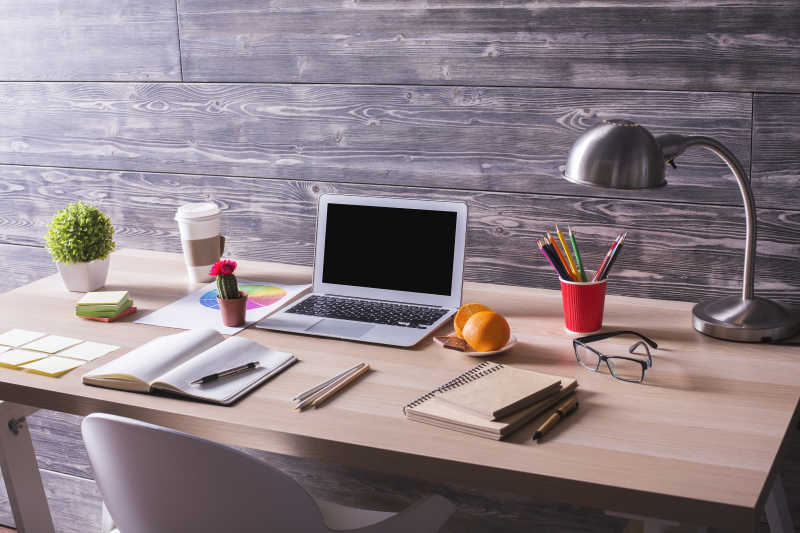 整齐的设计师办公室