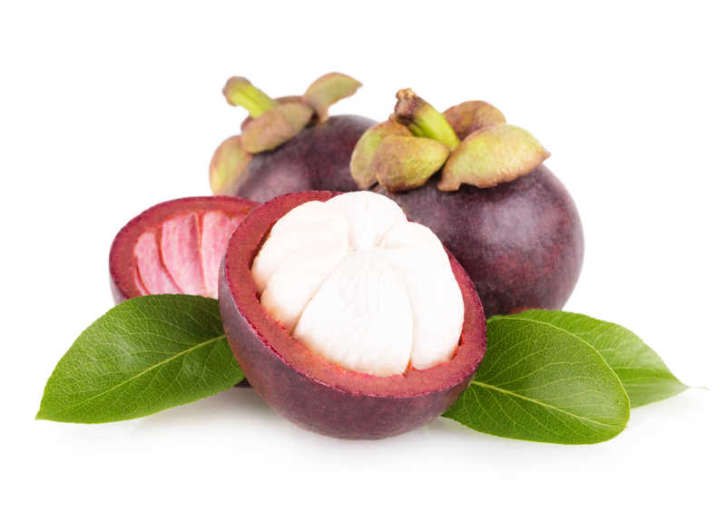 白色背景下的新鲜山竹果实