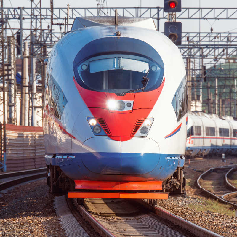 现代高速列车从莫斯科开出