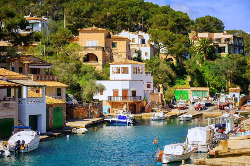 西班牙马洛卡岛南岸迷人的小镇