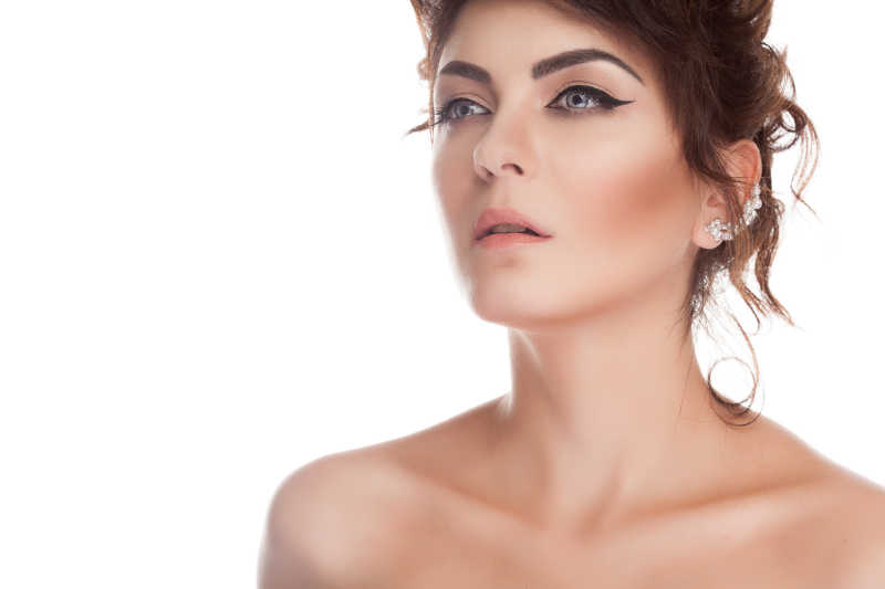 漂亮的自然妆发的成熟女人