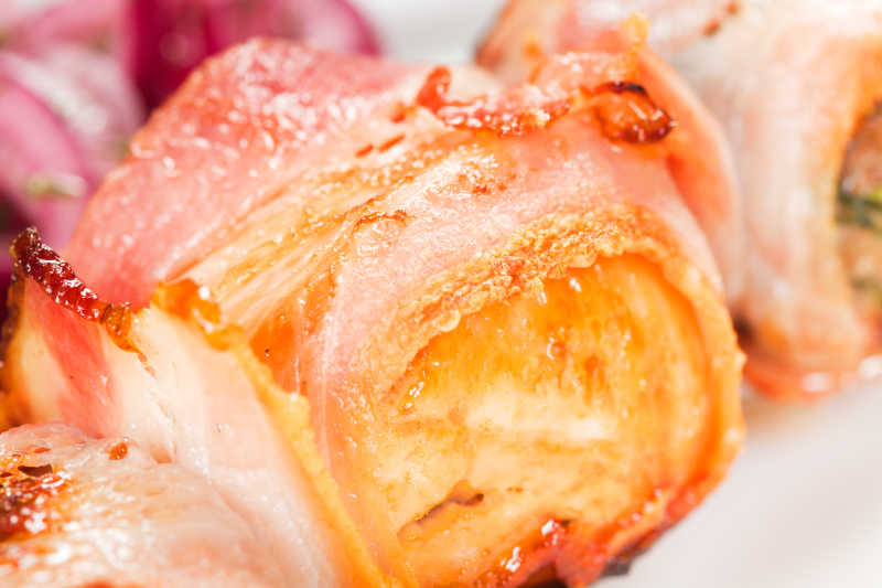 色彩鲜艳的美味肉卷