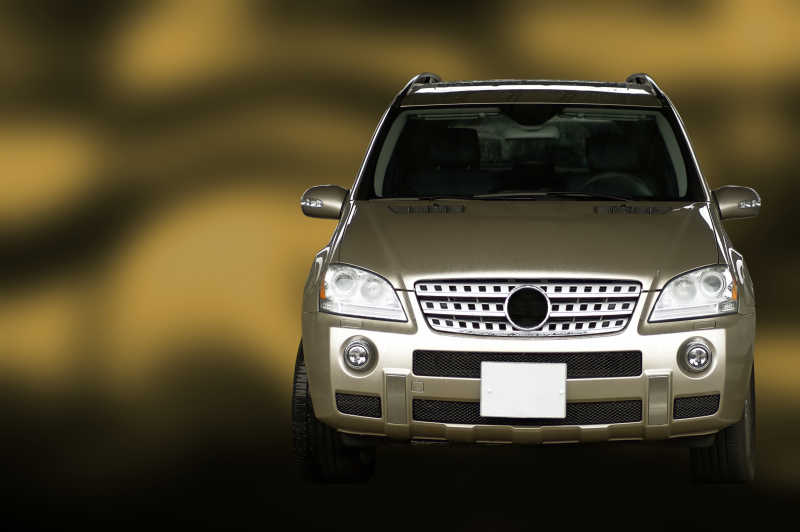 银色的运动型多用途汽车