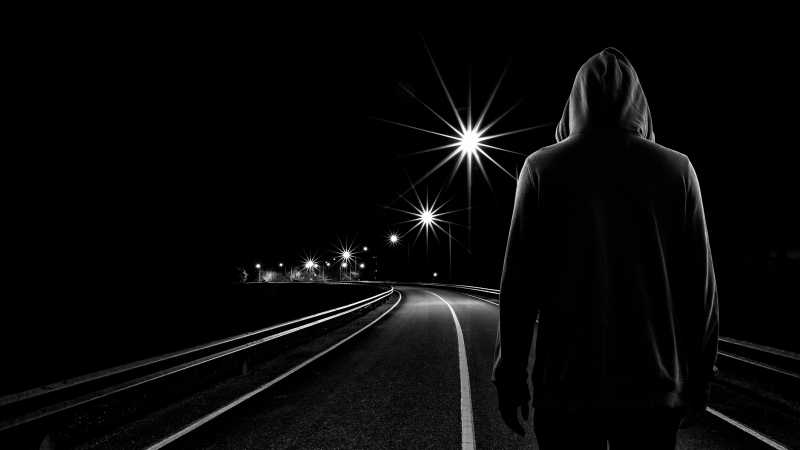 一个人走夜路背景图图片