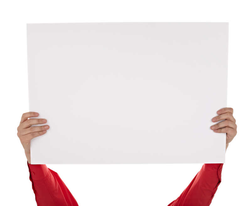 拿着空白广告牌的非洲商人