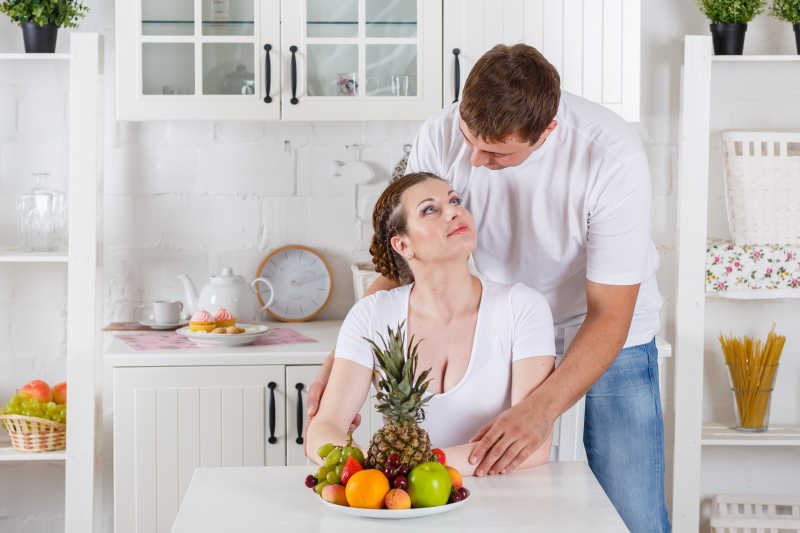 幸福怀孕的家庭